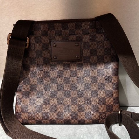 Louis Vuitton 路易威登 男士棕棋盤格斜挎包 25×25