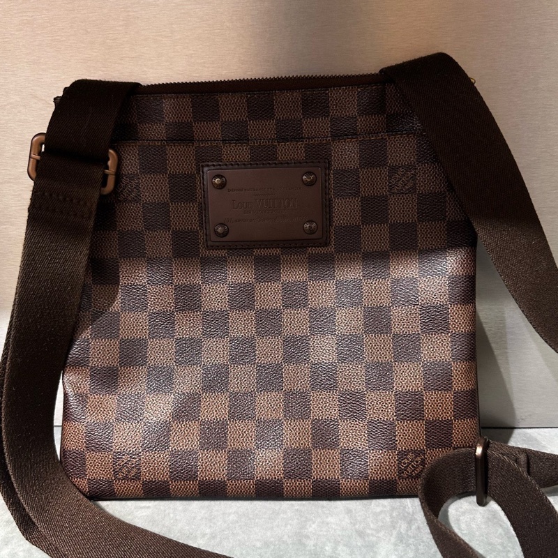 Louis Vuitton 路易威登 男士棕棋盤格斜挎包 25×25-0