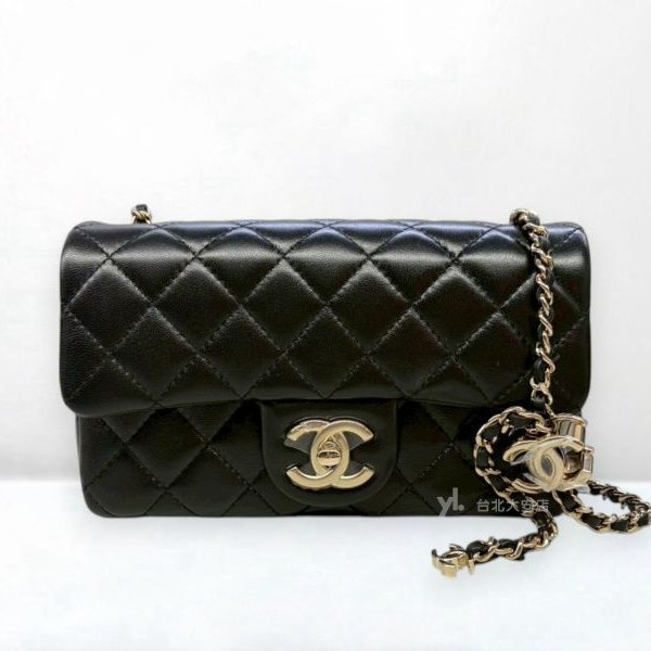 B6391-CHANEL COCO 20 黑色羊皮新版雙C調節釦口蓋包-0