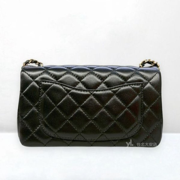 B6391-CHANEL COCO 20 黑色羊皮新版雙C調節釦口蓋包-3