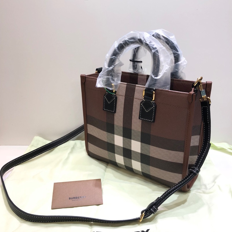 Burberry Freya 8069661-1