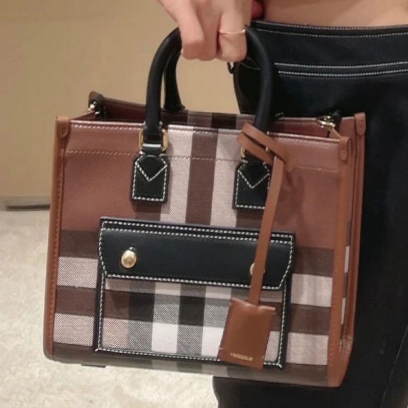 Burberry Freya 8069661-4