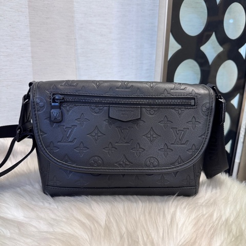 [ 櫃價$97000 ］LV Pulse Messenger郵差包 晶片款 近全新