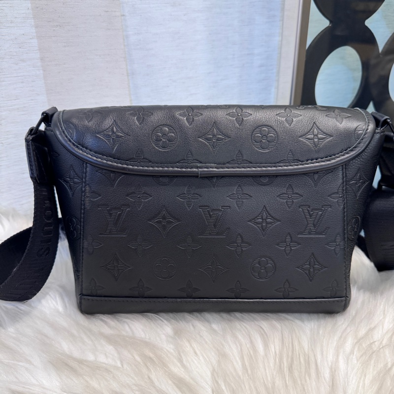 [ 櫃價$97000 ］LV Pulse Messenger郵差包 晶片款 近全新-1