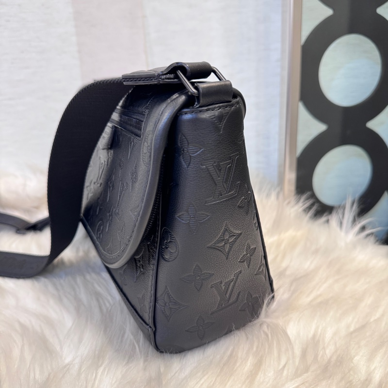 [ 櫃價$97000 ］LV Pulse Messenger郵差包 晶片款 近全新-3
