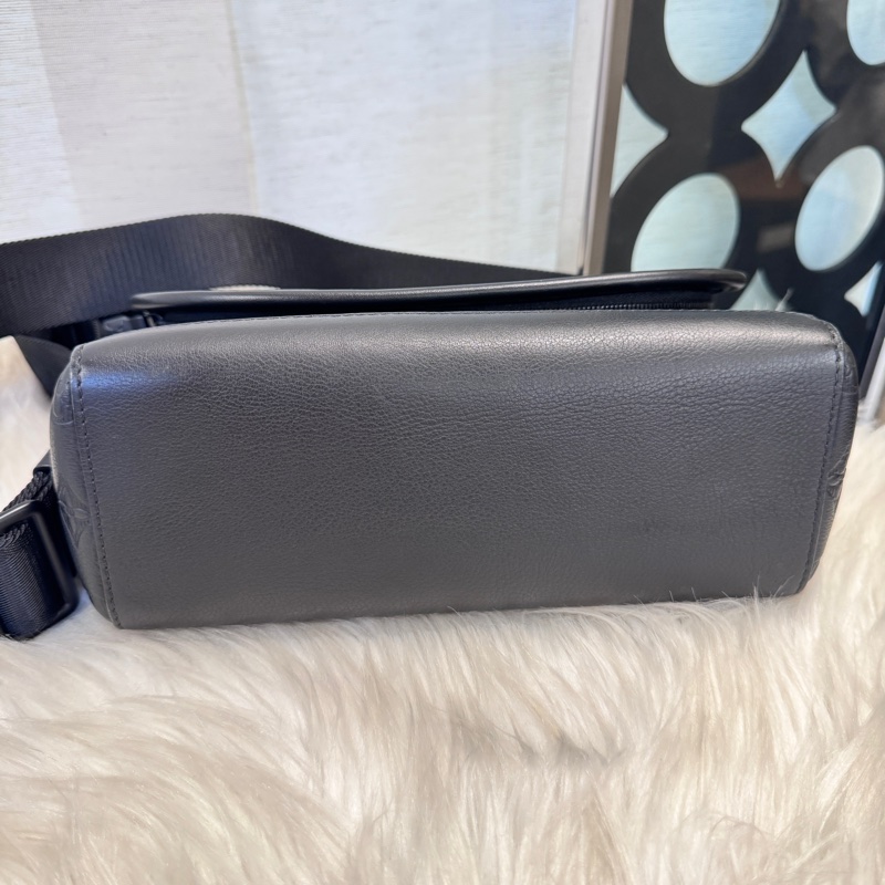 [ 櫃價$97000 ］LV Pulse Messenger郵差包 晶片款 近全新-4