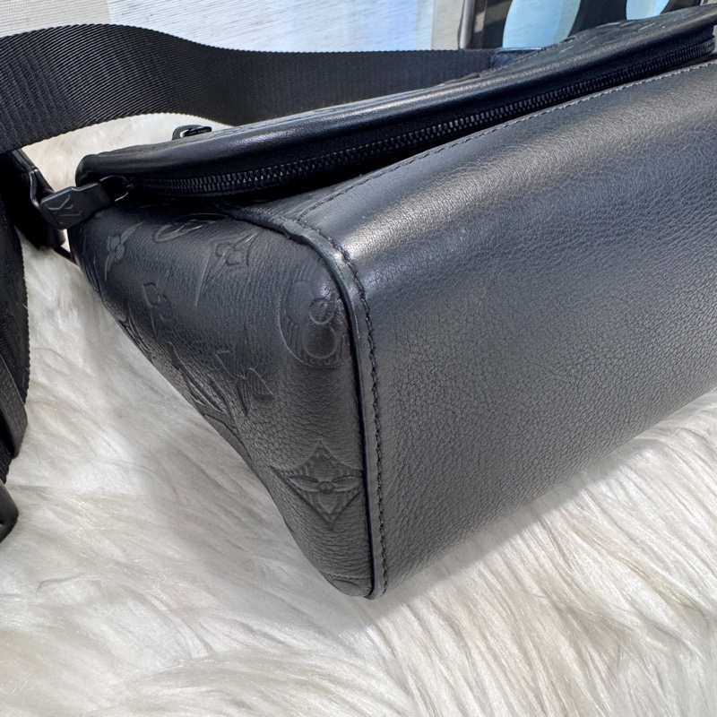 [ 櫃價$97000 ］LV Pulse Messenger郵差包 晶片款 近全新-5
