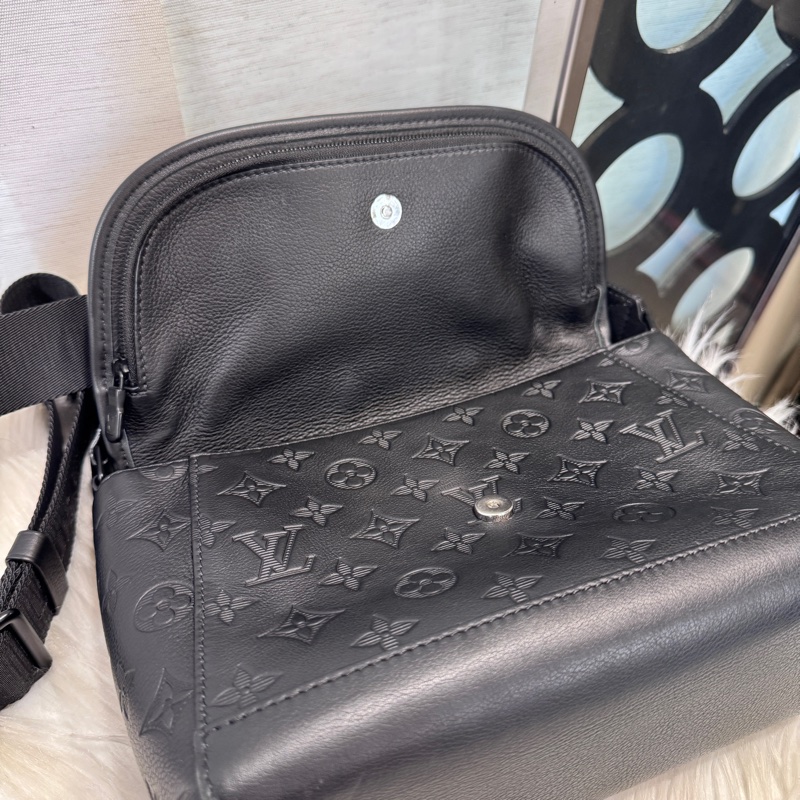[ 櫃價$97000 ］LV Pulse Messenger郵差包 晶片款 近全新-7