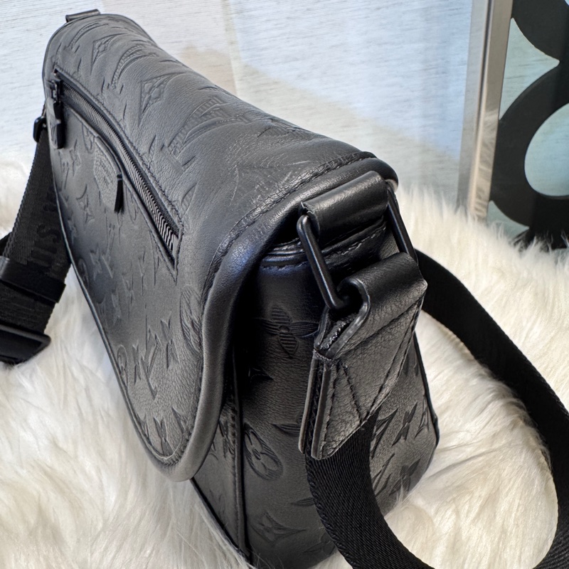 [ 櫃價$97000 ］LV Pulse Messenger郵差包 晶片款 近全新-12