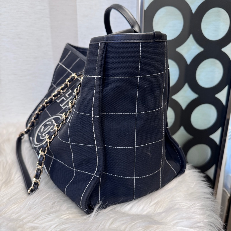 [ 近20萬 ］Chanel 黑帆布拼皮Logo手提肩背沙灘包 晶片款 膠膜在-3
