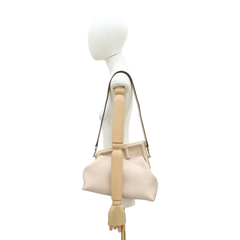 淺粉紅色 牛皮 First 中型 肩背包【FENDI 芬迪】 8BP127-9