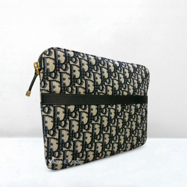 A13161-DIOR 老花刺繡拉鍊手拿包S5476CTZQ_M928-1