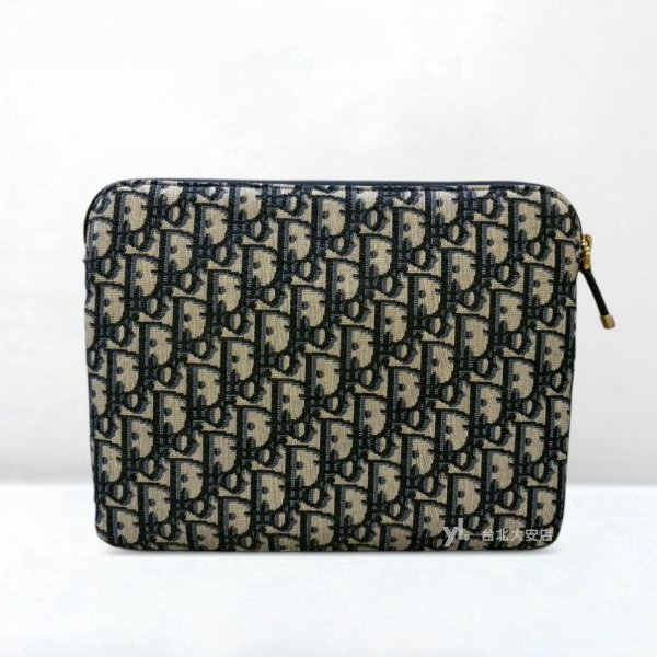A13161-DIOR 老花刺繡拉鍊手拿包S5476CTZQ_M928-3