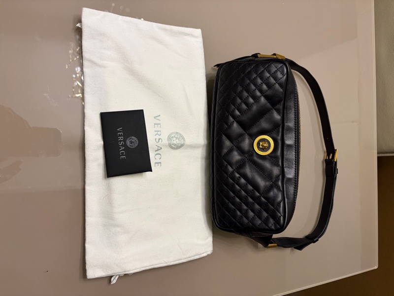 Versace黑色小羊皮腰包-0