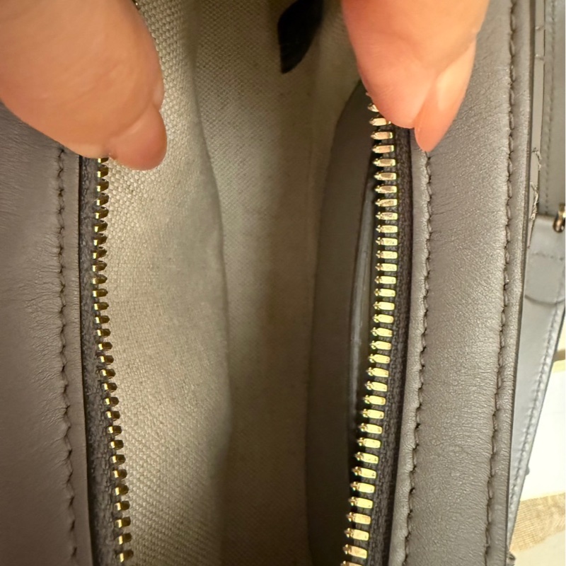 GUCCI GG Matelasse 金屬雙G LOGO絎縫皮革兩用包(灰-3