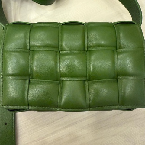 Bottega Veneta Padded Cassette 編織小羊皮斜背包
