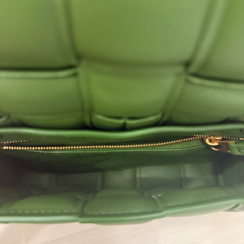 Bottega Veneta Padded Cassette 編織小羊皮斜背包-2