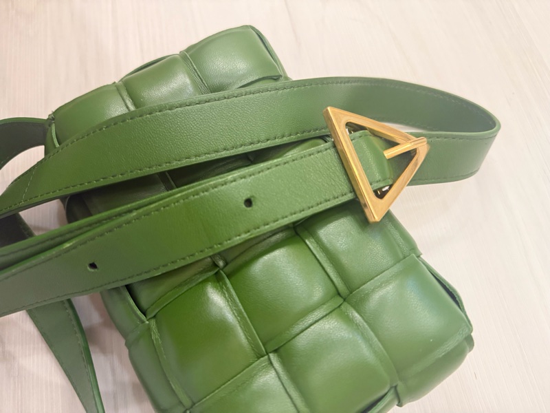 Bottega Veneta Padded Cassette 編織小羊皮斜背包-6