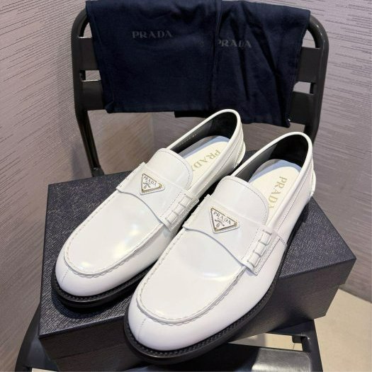 💎Han's house精品服飾💎 Prada 三角鐵牌 小牛皮 Chocolate 樂福鞋現貨8.5-0