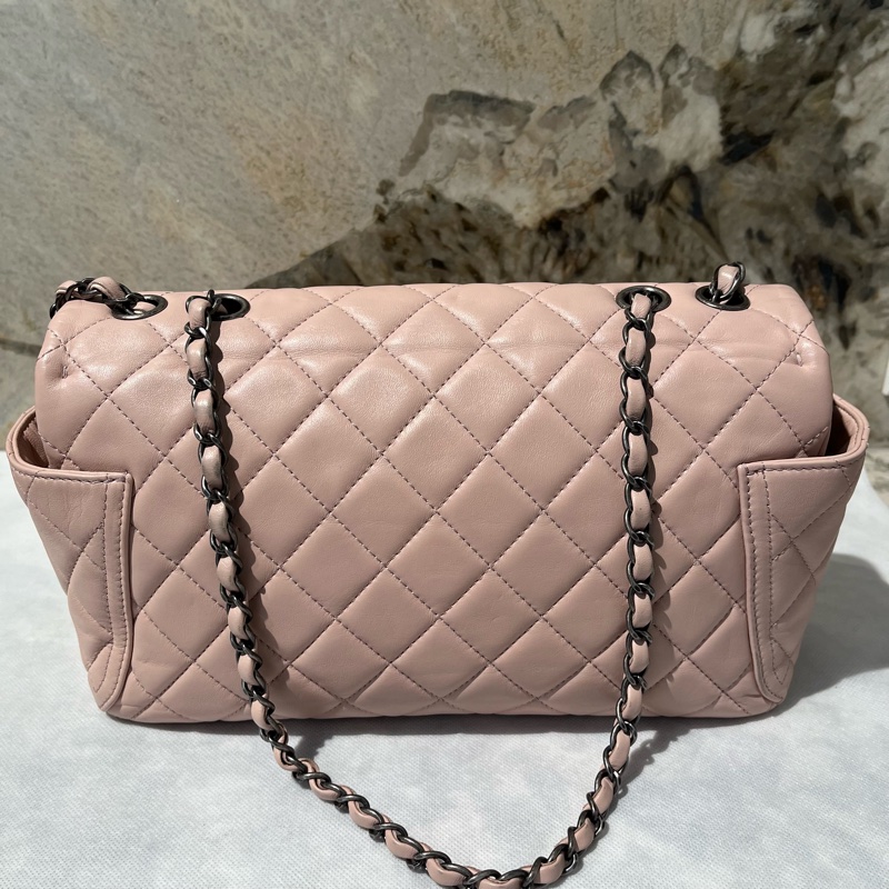 Chanel 粉色羊皮零的雙側口袋30cm復古銀鏈掀蓋包-3