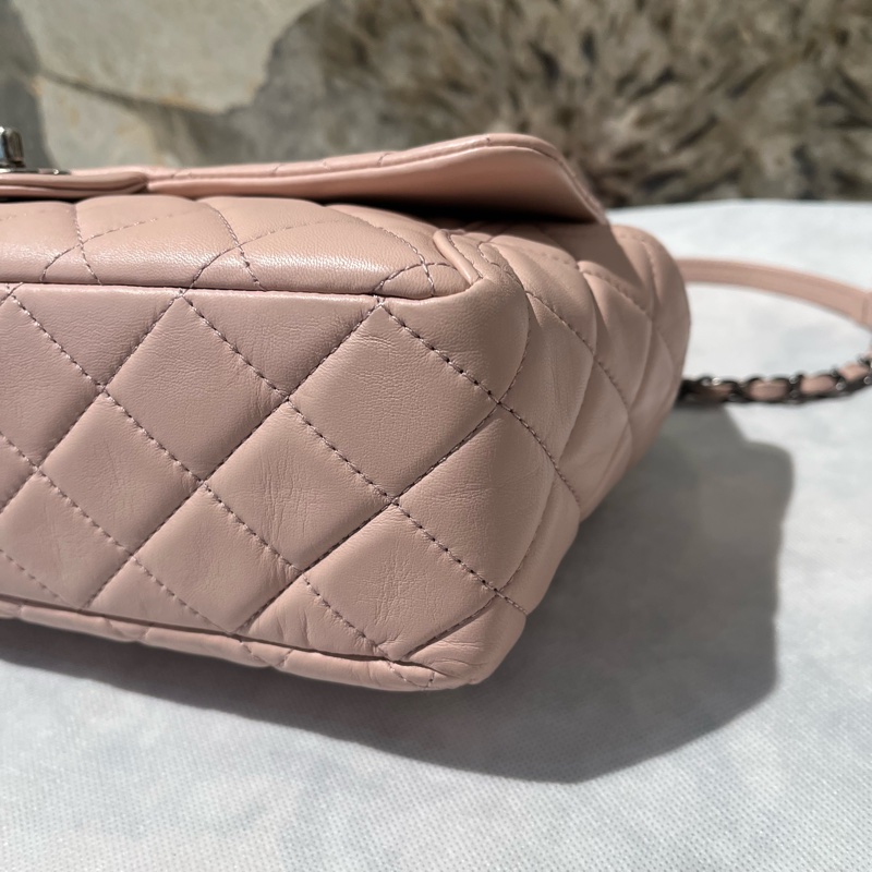 Chanel 粉色羊皮零的雙側口袋30cm復古銀鏈掀蓋包-6