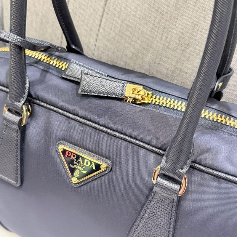 💎Han's house精品服飾💎 PRADA 三角鐵牌 防刮牛皮 尼龍 側背包 1BB115 原價83000-3