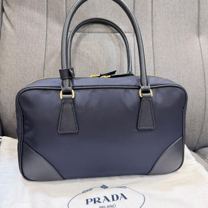 💎Han's house精品服飾💎 PRADA 三角鐵牌 防刮牛皮 尼龍 側背包 1BB115 原價83000-4