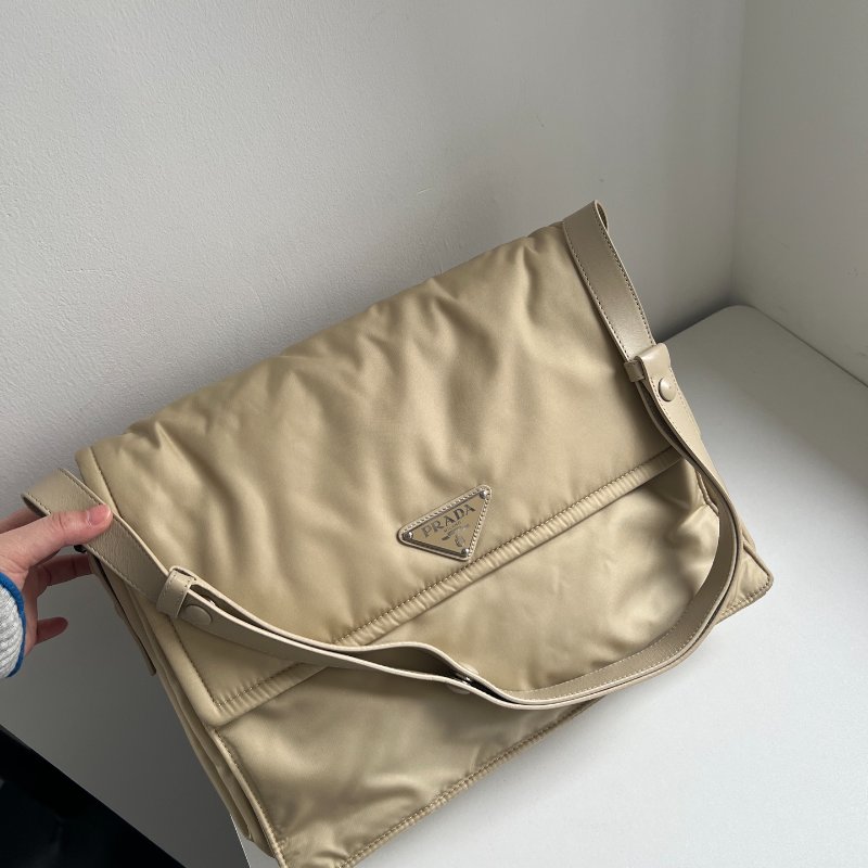 Prada Cini小號奶茶色尼龍郵差包 36*28*14cm 98新配件塵袋-1