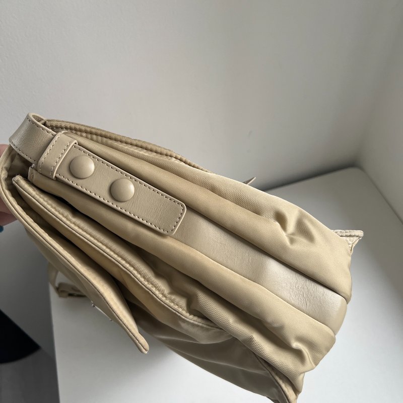 Prada Cini小號奶茶色尼龍郵差包 36*28*14cm 98新配件塵袋-3