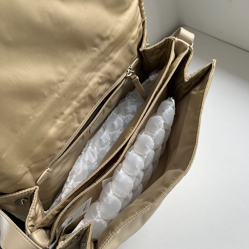 Prada Cini小號奶茶色尼龍郵差包 36*28*14cm 98新配件塵袋-5