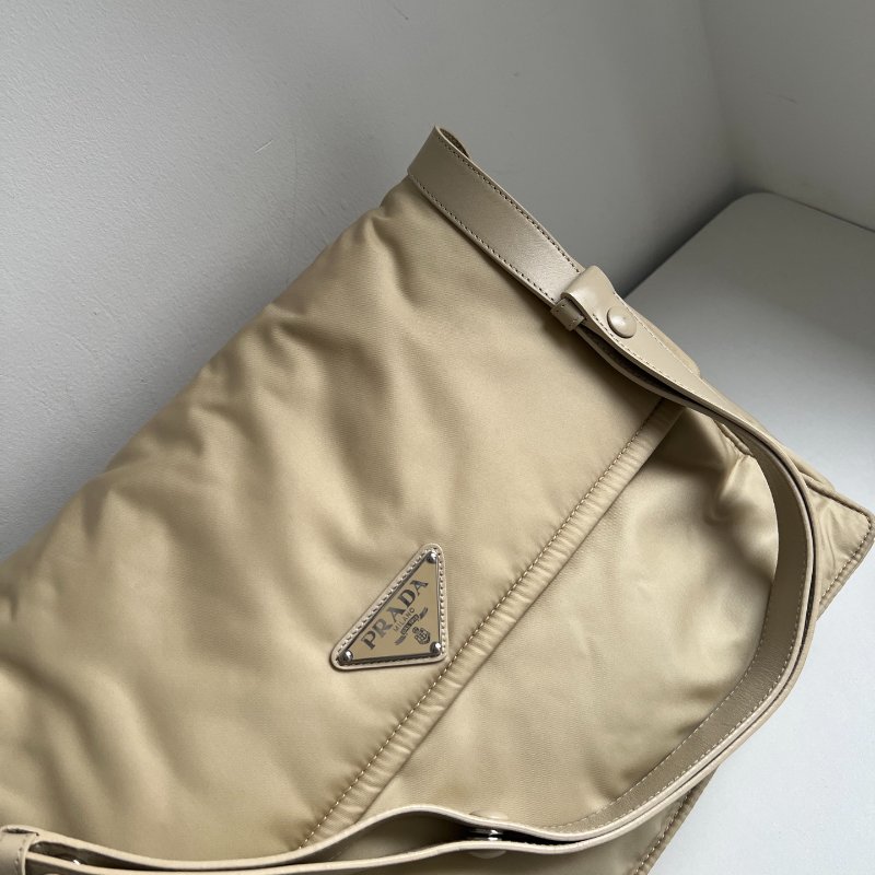 Prada Cini小號奶茶色尼龍郵差包 36*28*14cm 98新配件塵袋-6