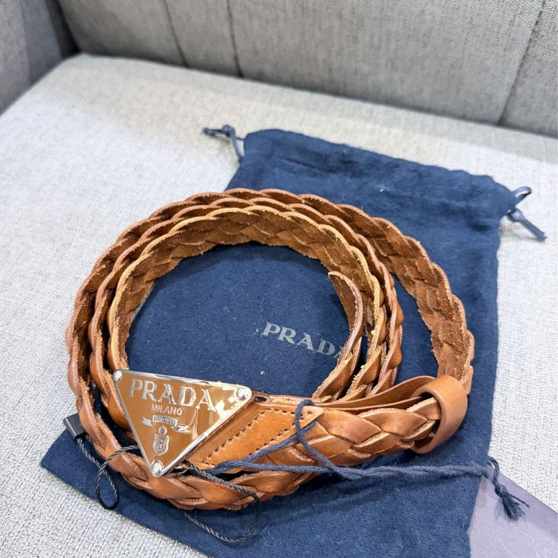 💎Han's house精品服飾💎PRADA 三角鐵牌 編織 羊皮 皮帶 寬2.5 義大利製 現貨 原價25000-1
