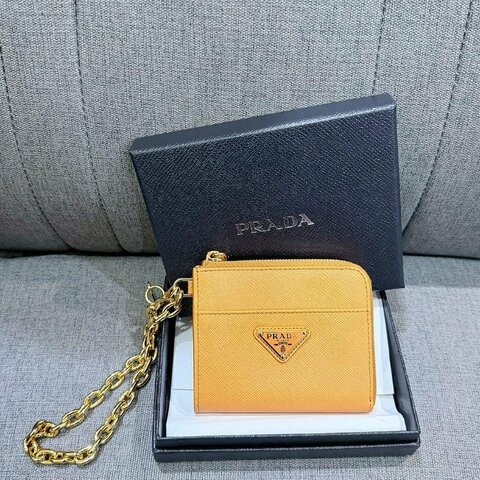 💎Han's house精品服飾💎PRADA 三角鐵牌 尼龍 防刮牛皮 卡包 短夾 義大利製 原價33000