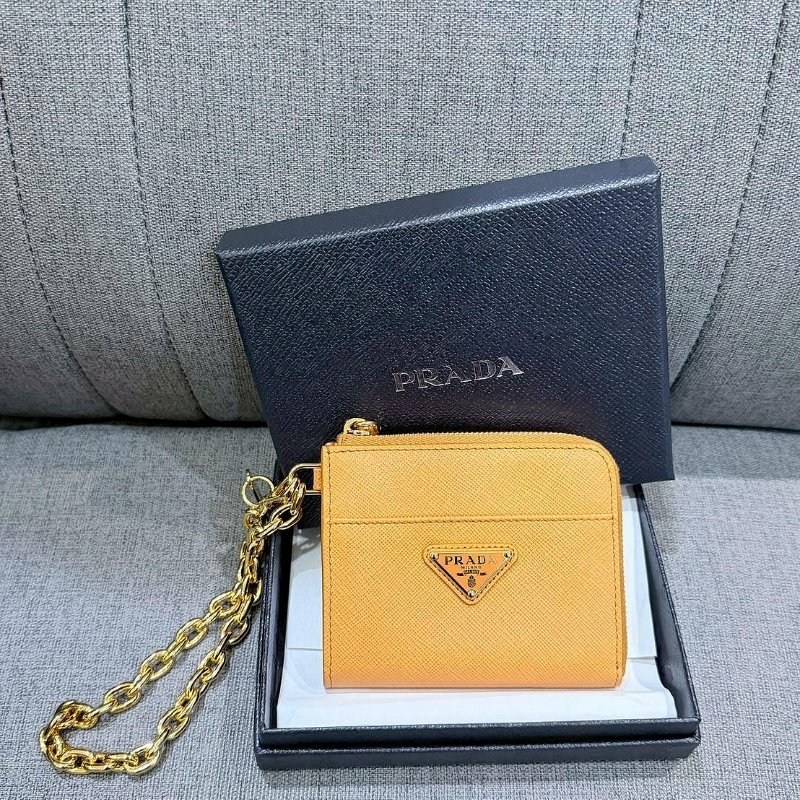 💎Han's house精品服飾💎PRADA 三角鐵牌 尼龍 防刮牛皮 卡包 短夾 義大利製 原價33000-0