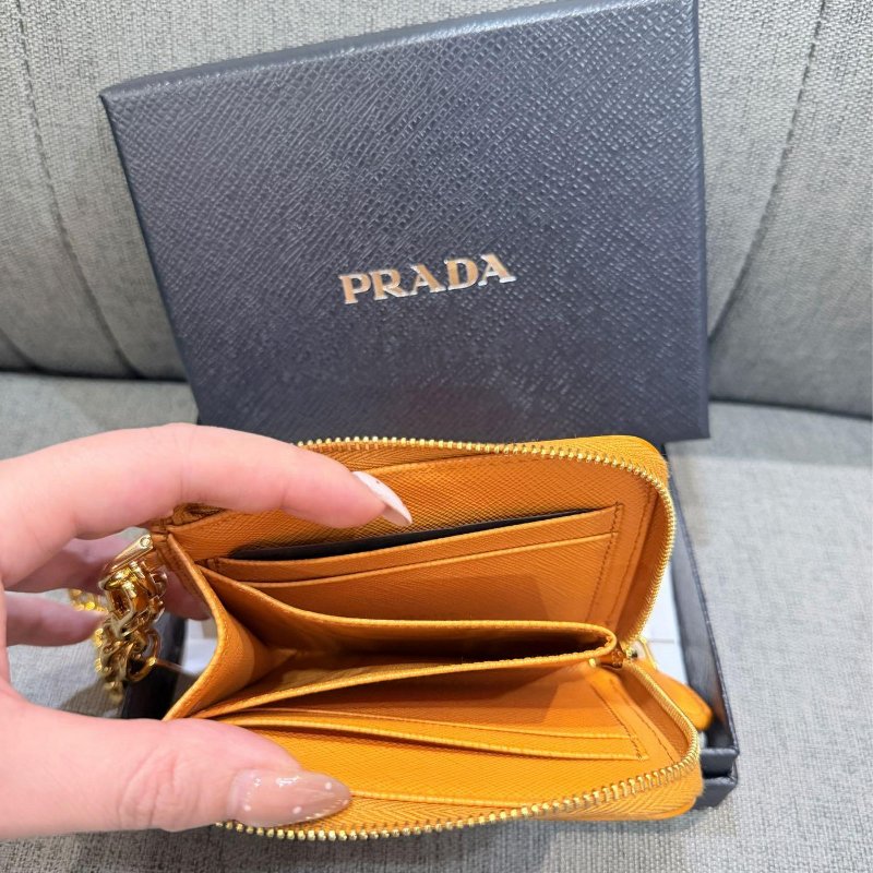 💎Han's house精品服飾💎PRADA 三角鐵牌 尼龍 防刮牛皮 卡包 短夾 義大利製 原價33000-3