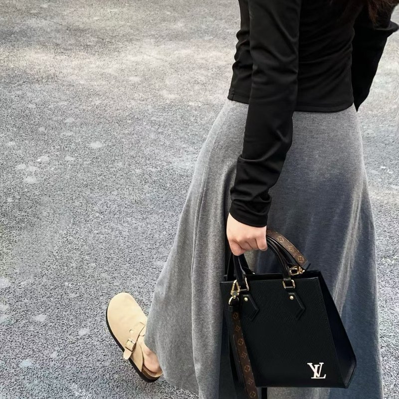 LV Sac Plat BB黑色全皮水波紋琴譜包 芯片款 黑金 金扣 牛皮21*22*9 99新配件肩帶 塵袋-1