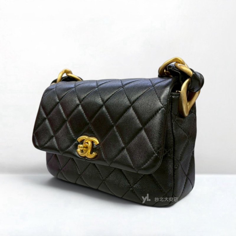 A13218-CHANEL 黑色菱格羊皮霧金釦粗皮穿鏈口蓋腋下包/AS4886-1