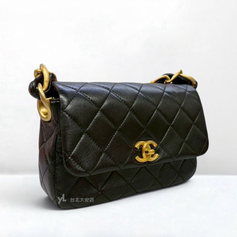 A13218-CHANEL 黑色菱格羊皮霧金釦粗皮穿鏈口蓋腋下包/AS4886-2