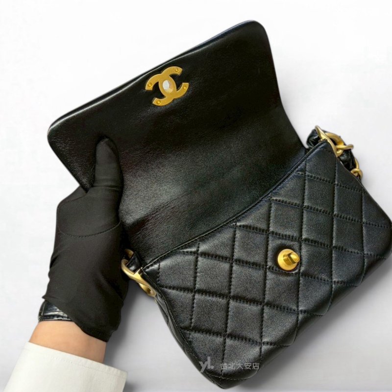 A13218-CHANEL 黑色菱格羊皮霧金釦粗皮穿鏈口蓋腋下包/AS4886-5