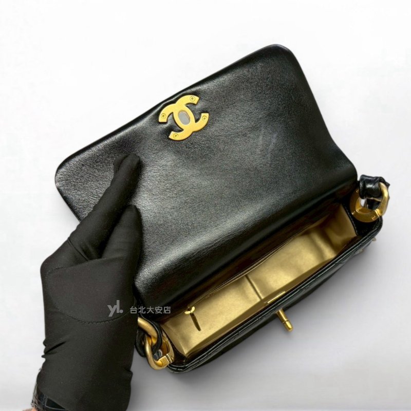A13218-CHANEL 黑色菱格羊皮霧金釦粗皮穿鏈口蓋腋下包/AS4886-6