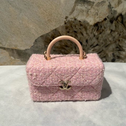 Chanel粉色毛呢方型化妝盒