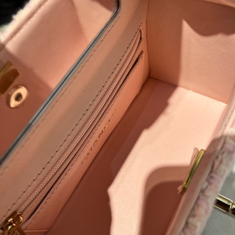 Chanel粉色毛呢方型化妝盒-7