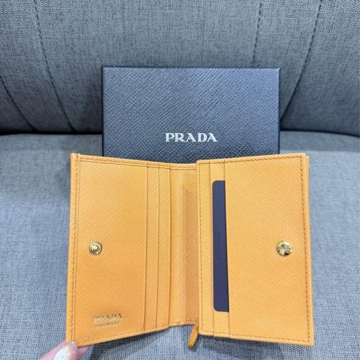 💎Han's house精品服飾💎PRADA 三角鐵牌 尼龍 牛皮 三折 零錢袋 短夾 義大利製 現貨 原價24500-5