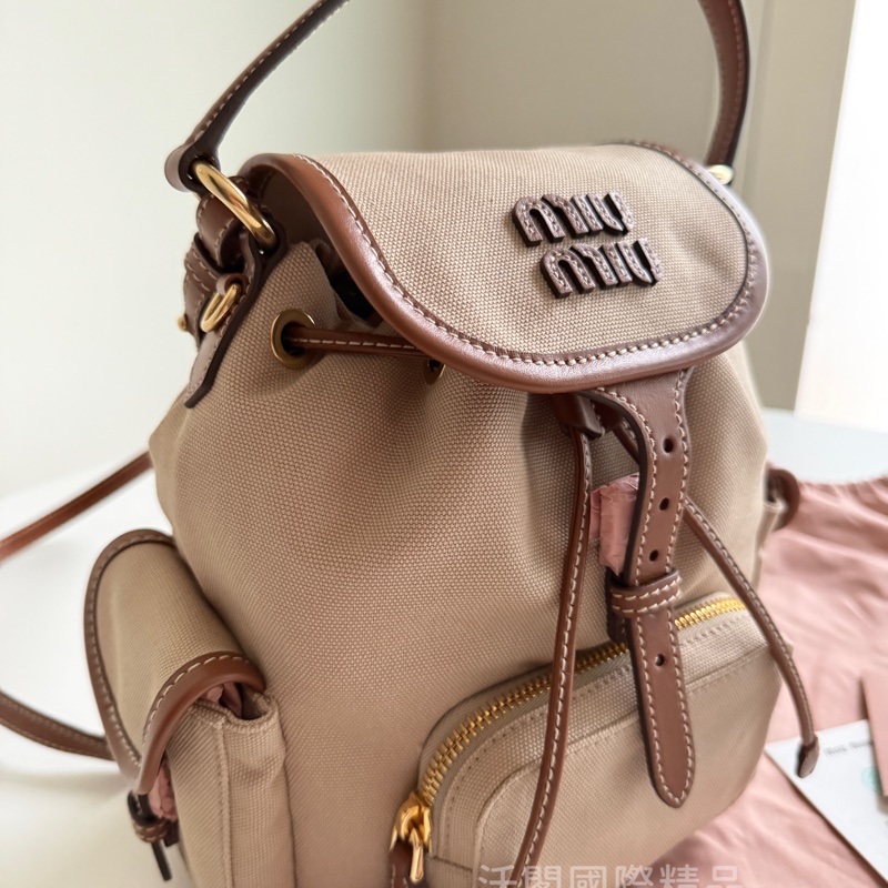 Miumiu 帆布皮革後背包, 微風南山購買 全新-1