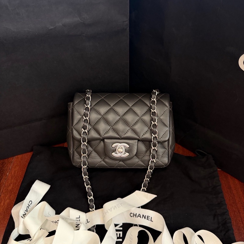 Chanel • Cf 17 經典碳灰色羊皮銀釦方胖子-1