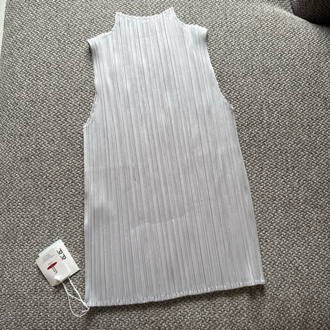 三宅一生Pleats Please立領無袖上衣(全新）