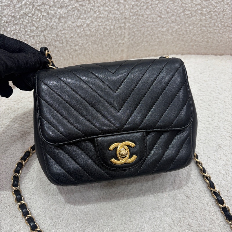 Chanel • Cf 17 經典黑金山形紋羊皮方胖子-1