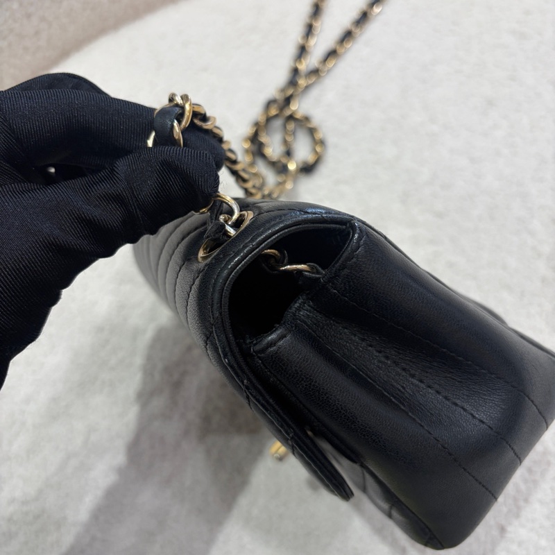 Chanel • Cf 17 經典黑金山形紋羊皮方胖子-15
