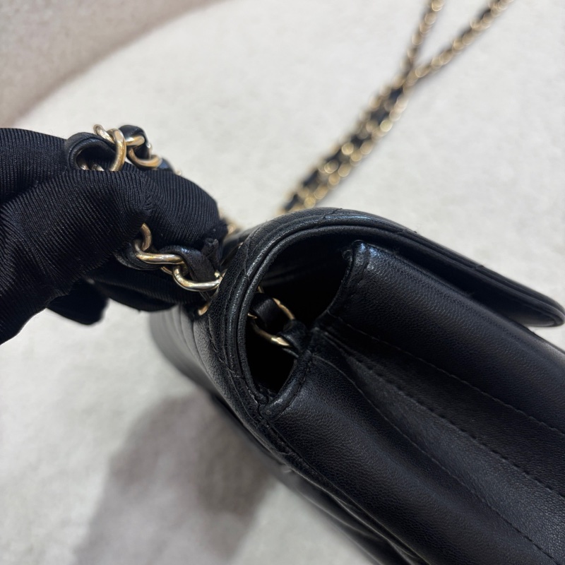 Chanel • Cf 17 經典黑金山形紋羊皮方胖子-16