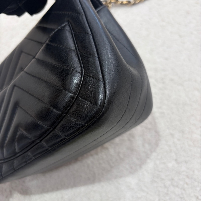 Chanel • Cf 17 經典黑金山形紋羊皮方胖子-17